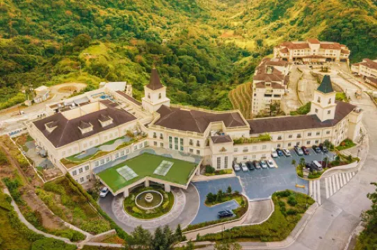 Scenic Tagaytay Getaway with Taal Views