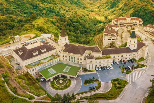 Scenic Tagaytay Getaway with Taal Views Hotel a Batangas