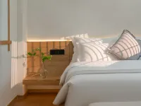 Chongqing Fairy Maiden Mountain Peach Blossom Land B&B Hotels near Three Natural Bridges