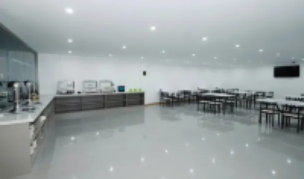 Elong Hotel (Huai'an Huaiyin Railway Station)