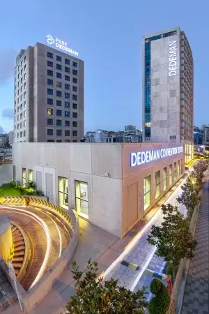 Park Dedeman Bostanci Hotel Отели рядом с достопримечательностью «Marmara University Institute of Neurological Sciences»