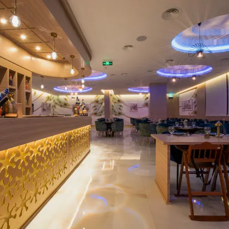 Redwaves Hotel
