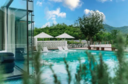 郡德里·莫幹環山野奢·設計師無邊泳池溫泉Garden美宿