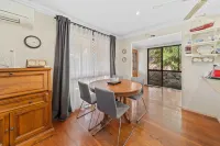 Air-conditioned Quiet Stay in Rochedale South