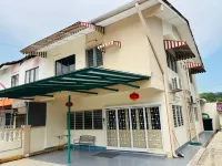 Rumah Warisan Klasik di Tengah Bandar Melaka | Max 12 Orang | Parking untuk 6 Kereta | Jalan Kaki ke Restoran Nyonya Tempatan & Tempat Lancong Hotel di 