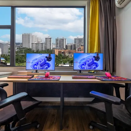 Luban E-sports Hotel (Qionghai City Center Zalang Street Branch)