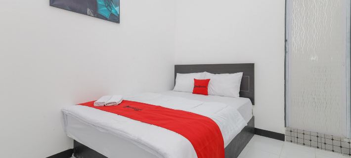 RedDoorz near Mayapada Hospital Surabaya Hotels in Wonokromo