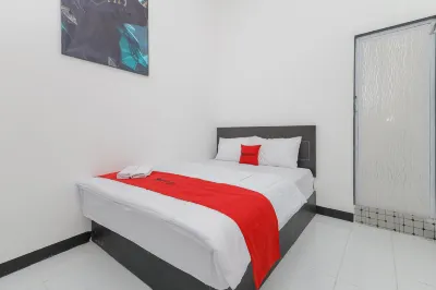 RedDoorz Near Mayapada Hospital Surabaya Hotel a Sawunggaling