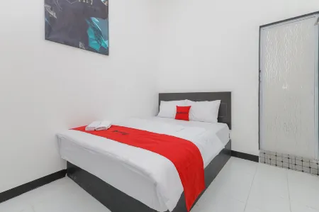 RedDoorz Near Mayapada Hospital Surabaya Отели рядом с достопримечательностью «Зоопарк Сурабая»