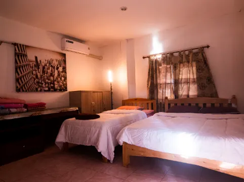 ห้องพักสำหรับสามท่านพร้อมห้องน้ำส่วนตัว