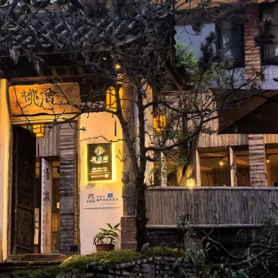 Guang Qinglan Healing Homestay (Longquan Mountain Scenic Area Branch) Hotels near Hometown Peach Blossom Garden