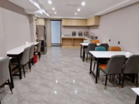 白玉蘭商務飯店（黃岡浠水聞一多大道店）