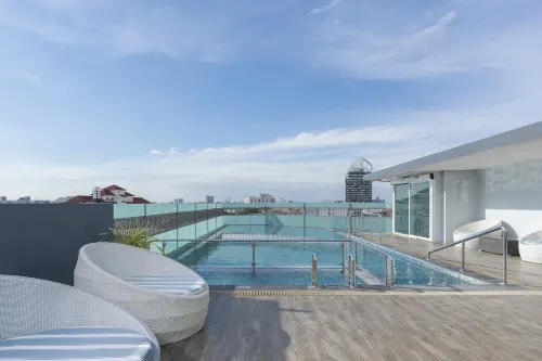 Garner Hotel PATTAYA CENTRAL by IHG - 루프탑 수영장