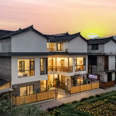 Yanyu Courtyard Parent-Child Resort(Hongya Liujiang Ancient Town Scenic Area Branch)
