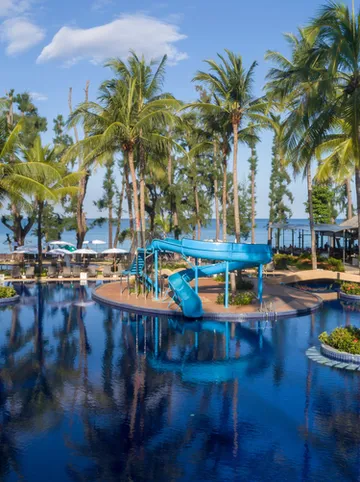 รูปภาพของซันวิง บางเทา บีช