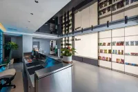 Baobaoxiong Smart E-sports Hotel (Tongren High-speed Railway Station Tourist Passenger Station)