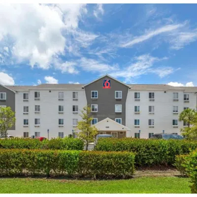 Studio 6 Extended Stay Fort Myers FL Hotels near Fleamasters Fleamarket