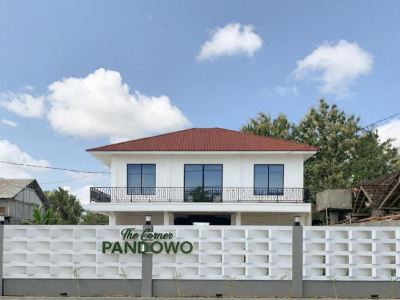 Urbanview Hotel The Corner Pandowo