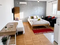 Alice's Home Hotels in Surčin