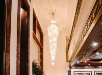 Doris Luxury Hotel