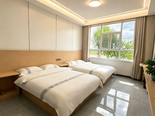 Delingha Qinghe Homestay