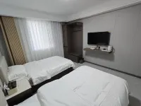 Liyue Homestay (Yining Airport Baicheng Railway Station)