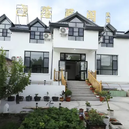 Tekes Luohuangge Homestay