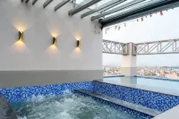 Maya Suites - piscina