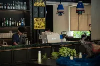 SANTI-PURNA Resort Hotel - bar