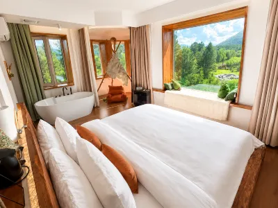 EASY LEAF & EASYLIFE Hotels in Arctic Village