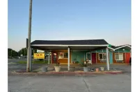 Gray Plaza Motel Benton I-57 IL - Motels