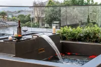 Hillnest · With Friends & Beauty · Hot Spring View Homestay (Tengchong Century City Branch) - Hot Springs