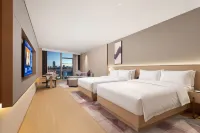 Lavande Hotel (Guiyang North High-speed Railway Station Maotai International Center) - parking