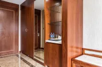 Menluo Hotel - parking