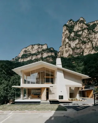Late Return First Encounter Art Homestay (Shenlong Bay Tianpu Gorge Scenic Area) - Park Yeri