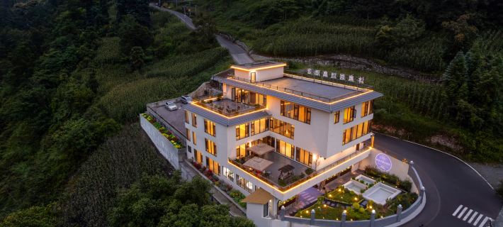 Mu·Quanju Elegant | Mountain Wild Hot Spring Designer Boutique Stay (Hailuogou Glacier Forest Park) Hotels in Luding