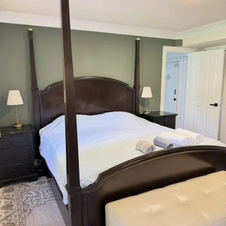 UBC/South Van 2BD Family Suite