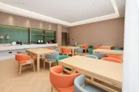 Mu Jiangnan Hotel (Ma'anshan Dangtu No. 2 High School East Railway Station) - parking