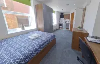 CovStays – Victoria House - Deluxe Studios in Coventry City Centre Hotels in Coventry
