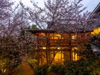 Seclusive Mengxi Garden