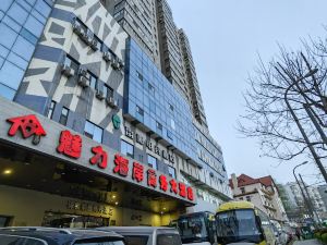 Charming Coast Business Hotel (Qingdao Railway Station Zhanqiao Branch)