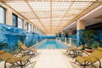JH holiday lnn - Pools