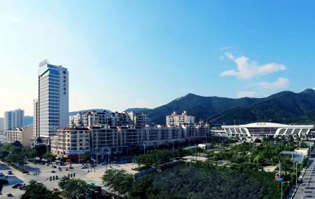 Fuyuan Hotel Отели рядом с достопримечательностью «Baise University Chengbi Campus»