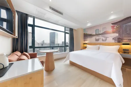 Houke Zhixuan Hotel (Chongqing hongqihegou light rail station store)