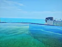 EDGE Sea View Holiday Inn Central Pattaya SEA - en bord de mer