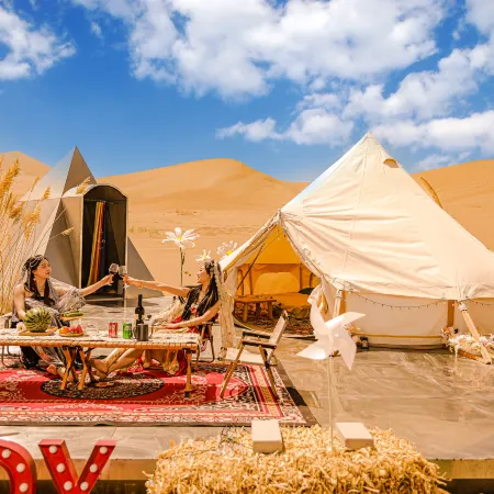 Dunhuang Dreammaker Windy Desert Wild Luxury Star Watching Camp