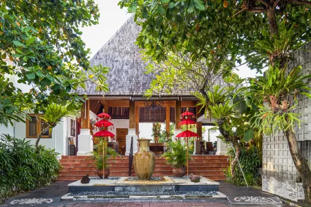 Villa Kayu Raja