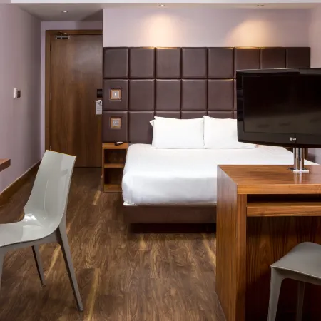 Roomzzz Leeds City Отели рядом с достопримечательностью «Биржа зерна Лидса»