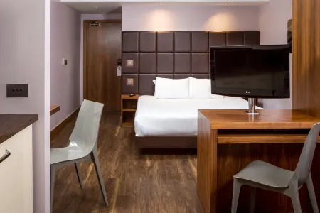 Roomzzz Leeds City Отели рядом с достопримечательностью «O2 Academy Leeds»