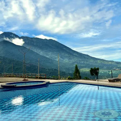Alinson Sunset Hill Hotels near Puncak Pass